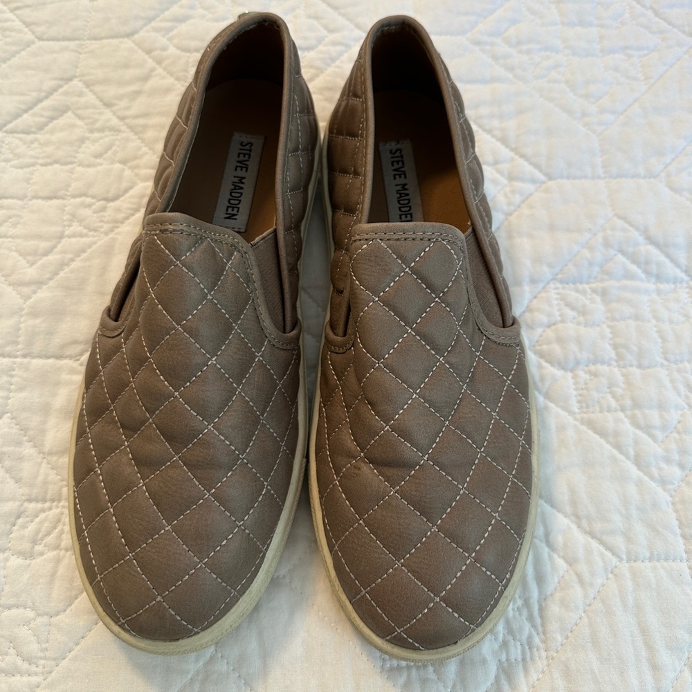 Steve Madden Beige Slip-ons Size 8